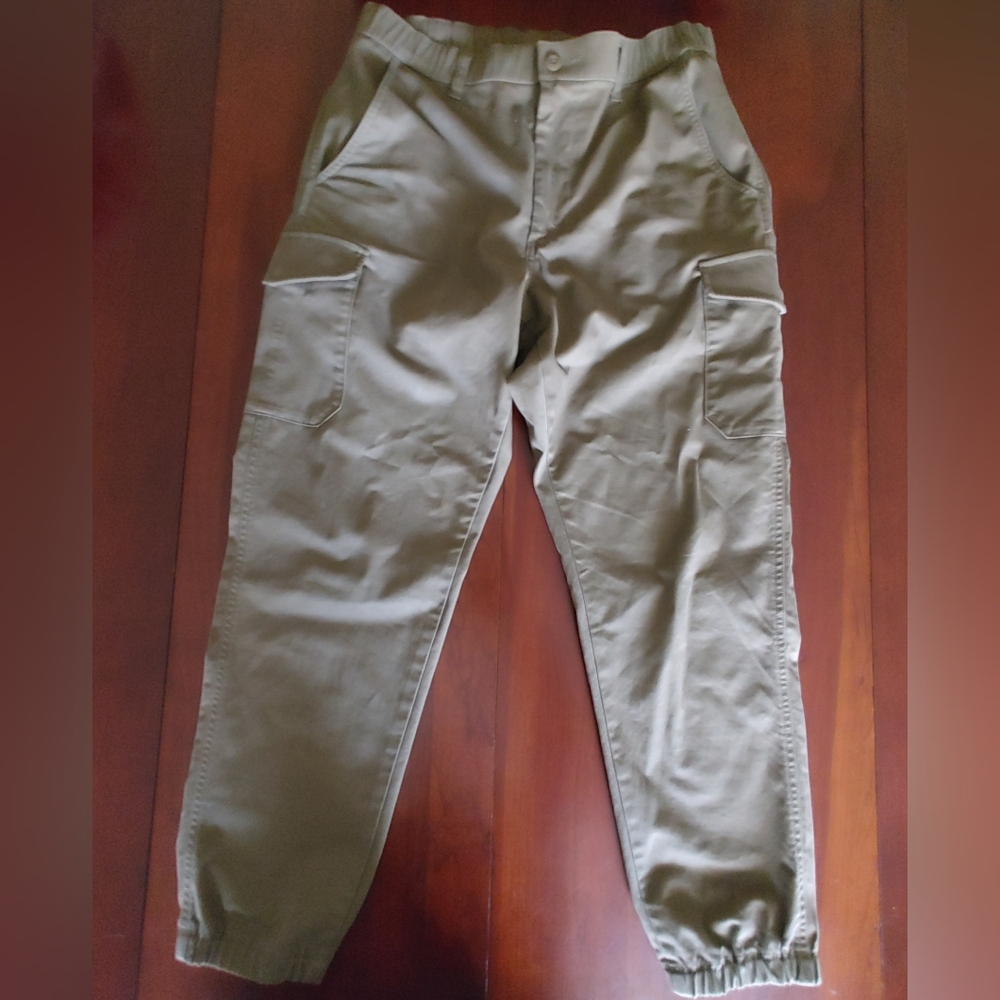 UNIQLO Men's Tan Cargo Pants (365) waist fits 30-33"